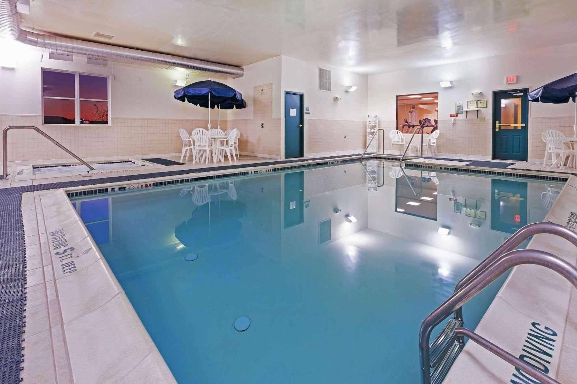 Country Inn & Suites By Radisson, Chambersburg, Pa Экстерьер фото